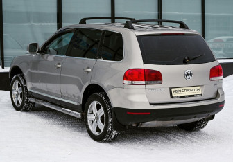 Подержанный автомобиль Volkswagen Touareg 2006 года (3 фото)
