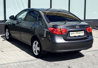 Подержанный автомобиль Hyundai Elantra Sedan 2007 года (3 фото)