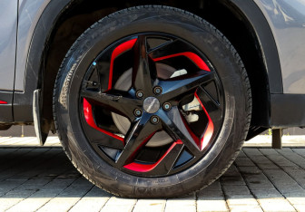 Подержанный автомобиль Omoda C5 2024 года (21 фото)