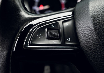 Подержанный автомобиль Skoda Rapid Liftback 2017 года (14 фото)