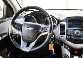 Подержанный автомобиль Chevrolet Cruze Sedan 2011 года (11 фото)