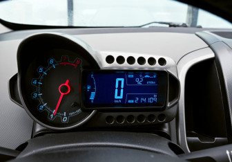 Подержанный автомобиль Chevrolet Aveo Sedan 2012 года (16 фото)