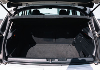 Подержанный автомобиль Peugeot 3008 2011 года (16 фото)