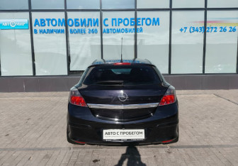 Подержанный автомобиль Opel Astra Hatchback 2008 года (4 фото)
