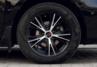 Подержанный автомобиль Toyota Corolla Sedan 2012 года (18 фото)