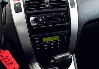 Подержанный автомобиль Hyundai Tucson 2007 года (10 фото)