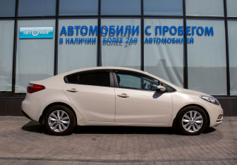 Подержанный автомобиль Kia Cerato Sedan 2013 года (6 фото)