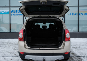 Подержанный автомобиль Chevrolet Captiva 2007 года (18 фото)