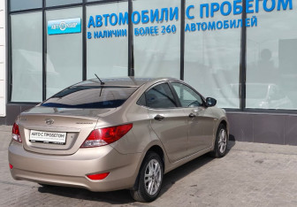 Подержанный автомобиль Hyundai Solaris Sedan 2011 года (5 фото)