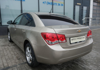 Подержанный автомобиль Chevrolet Cruze Sedan 2010 года (3 фото)