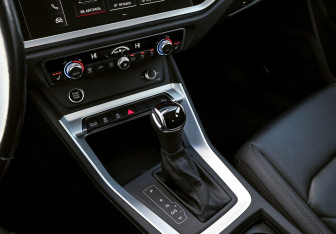 Подержанный автомобиль Audi Q3 2020 года (16 фото)