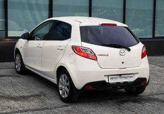 Подержанный автомобиль Mazda 2 Hatchback 2008 года (3 фото)
