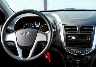 Подержанный автомобиль Hyundai Solaris Sedan 2015 года (16 фото)