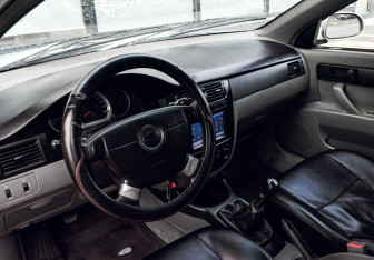 Подержанный автомобиль Chevrolet Lacetti Sedan 2005 года (12 фото)