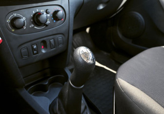 Подержанный автомобиль Renault Sandero 2018 года (10 фото)