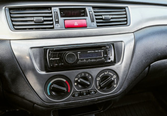 Подержанный автомобиль Mitsubishi Lancer Wagon 2006 года (12 фото)