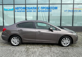 Подержанный автомобиль Honda Civic Sedan 2012 года (6 фото)