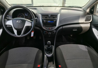 Подержанный автомобиль Hyundai Solaris Sedan 2011 года (11 фото)