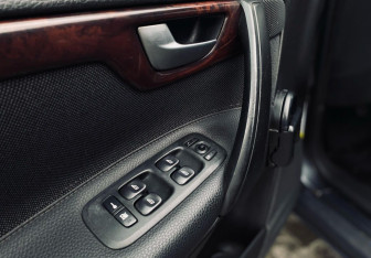 Подержанный автомобиль Volvo XC70 2006 года (15 фото)