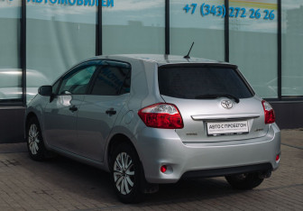 Подержанный автомобиль Toyota Auris Hatchback 2012 года (3 фото)