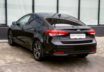 Подержанный автомобиль Kia Cerato Sedan 2018 года (3 фото)