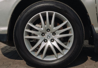 Подержанный автомобиль Lexus RX 2006 года (17 фото)