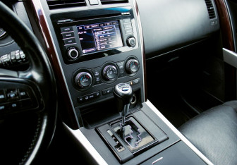 Подержанный автомобиль Mazda CX-9 2012 года (9 фото)