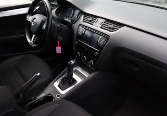 Подержанный автомобиль Skoda Octavia Liftback 2018 года (15 фото)