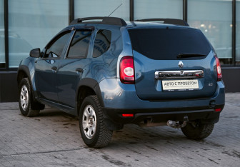 Подержанный автомобиль Renault Duster 2015 года (3 фото)