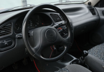 Подержанный автомобиль Chevrolet Lanos 2006 года (9 фото)