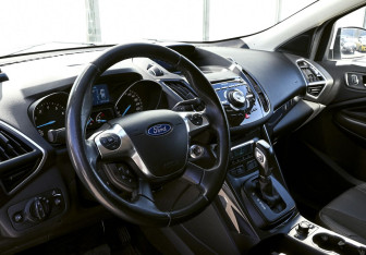 Подержанный автомобиль Ford Kuga 2014 года (15 фото)