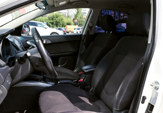 Подержанный автомобиль Kia Cerato Sedan 2010 года (15 фото)