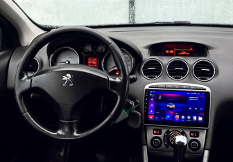 Подержанный автомобиль Peugeot 308 Hatchback 2012 года (19 фото)