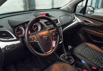 Подержанный автомобиль Opel Mokka 2013 года (15 фото)