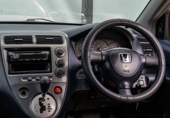 Подержанный автомобиль Honda Civic Hatchback 2001 года (14 фото)