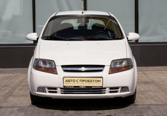 Подержанный автомобиль Chevrolet Aveo Hatchback 2005 года (8 фото)