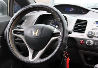 Подержанный автомобиль Honda Civic Sedan 2007 года (18 фото)
