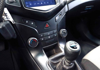 Подержанный автомобиль Chevrolet Cruze Sedan 2011 года (13 фото)