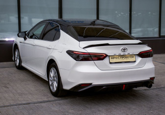 Подержанный автомобиль Toyota Camry Sedan 2021 года (3 фото)