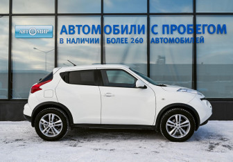Подержанный автомобиль Nissan Juke 2011 года (6 фото)