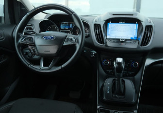 Подержанный автомобиль Ford Kuga 2019 года (10 фото)