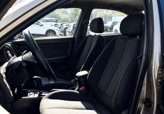 Подержанный автомобиль Hyundai Elantra Sedan 2005 года (14 фото)