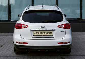 Подержанный автомобиль Infiniti EX 2011 года (4 фото)