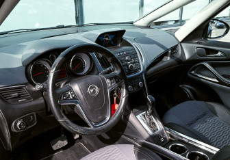 Подержанный автомобиль Opel Zafira Compactvan 2013 года (16 фото)