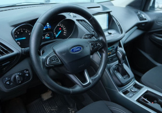Подержанный автомобиль Ford Kuga 2017 года (9 фото)
