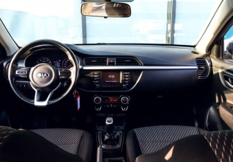 Подержанный автомобиль Kia Rio Hatchback 2018 года (18 фото)