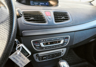 Подержанный автомобиль Renault Fluence 2014 года (9 фото)