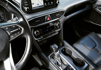 Подержанный автомобиль Hyundai Santa Fe 2018 года (9 фото)