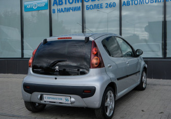 Подержанный автомобиль Peugeot 107 2012 года (5 фото)