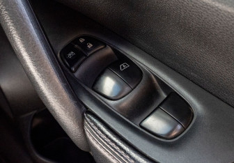Подержанный автомобиль Nissan X-Trail 2014 года (15 фото)